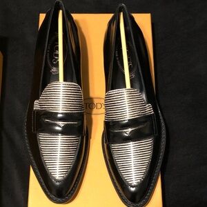 New Tods women’s loafers in leather and calf fur